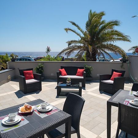Riva Del Sol Bed & Breakfast ซานตาเทเรซา ดี รีวา ภายนอก รูปภาพ