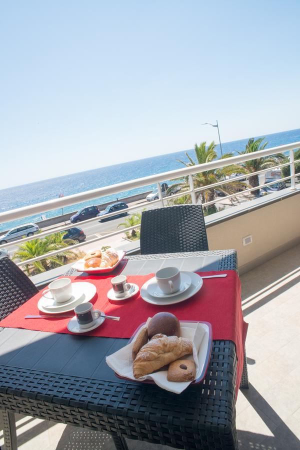 Riva Del Sol Bed & Breakfast ซานตาเทเรซา ดี รีวา ภายนอก รูปภาพ