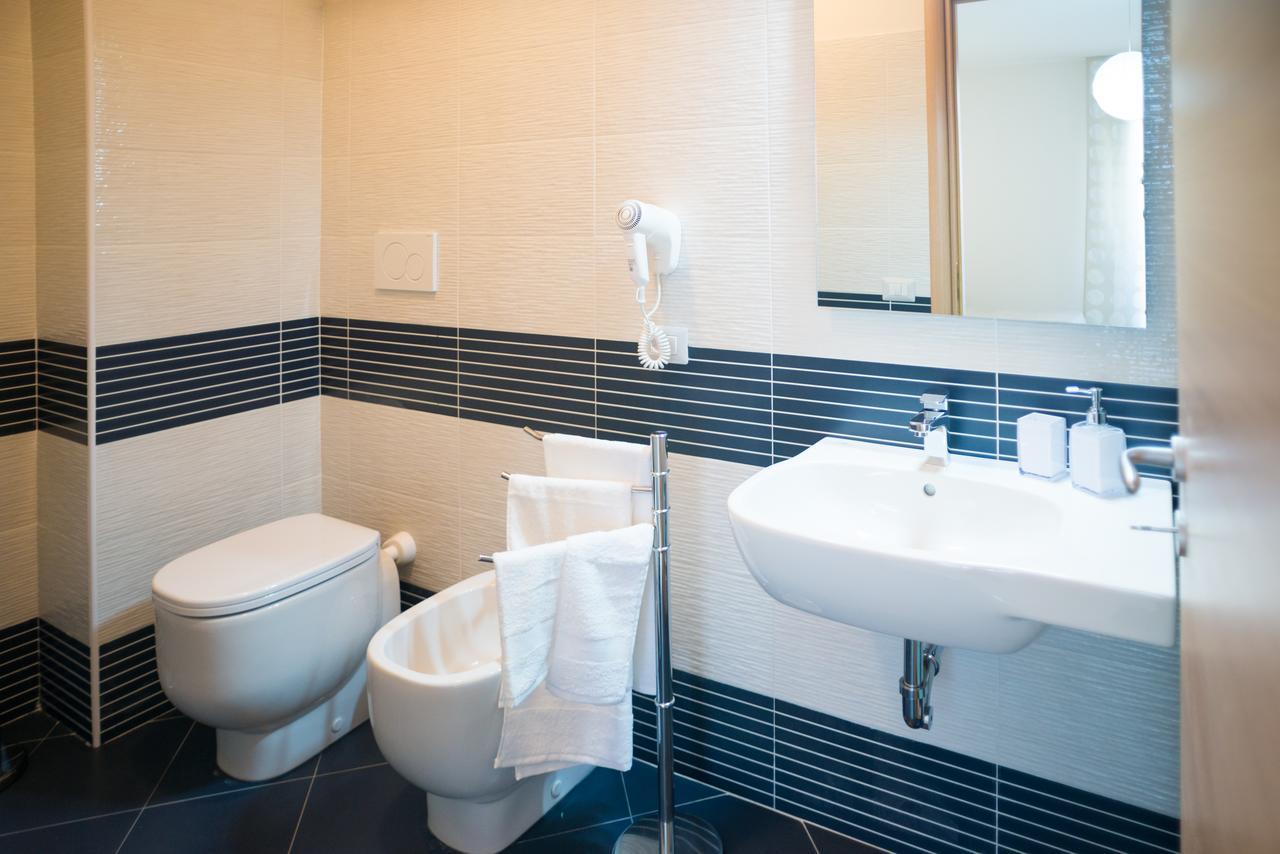 Riva Del Sol Bed & Breakfast ซานตาเทเรซา ดี รีวา ภายนอก รูปภาพ