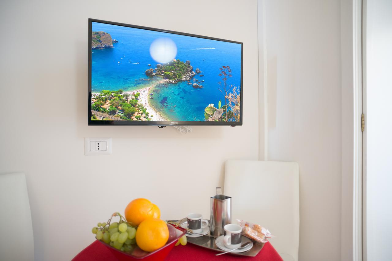 Riva Del Sol Bed & Breakfast ซานตาเทเรซา ดี รีวา ภายนอก รูปภาพ