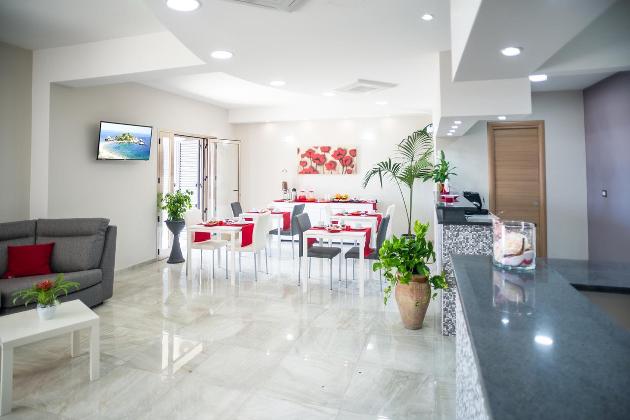Riva Del Sol Bed & Breakfast ซานตาเทเรซา ดี รีวา ภายนอก รูปภาพ