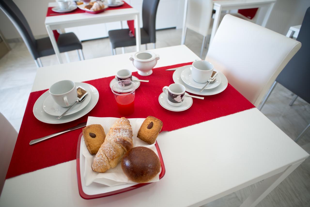 Riva Del Sol Bed & Breakfast ซานตาเทเรซา ดี รีวา ภายนอก รูปภาพ