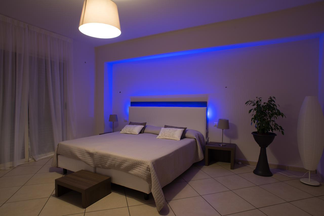 Riva Del Sol Bed & Breakfast ซานตาเทเรซา ดี รีวา ภายนอก รูปภาพ