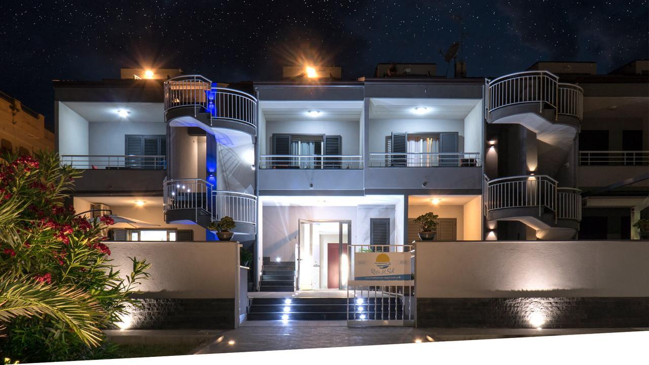 Riva Del Sol Bed & Breakfast ซานตาเทเรซา ดี รีวา ภายนอก รูปภาพ